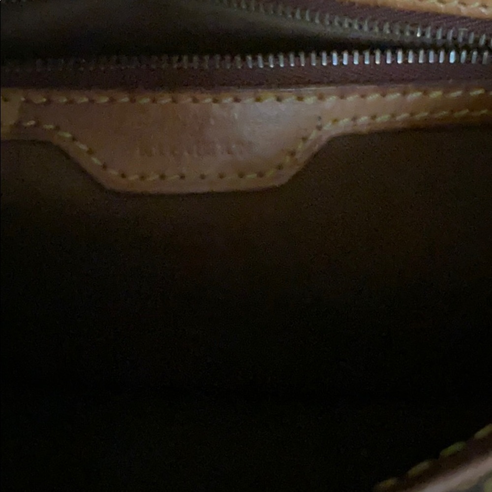 Louis Vuitton - Picture 4 of 11
